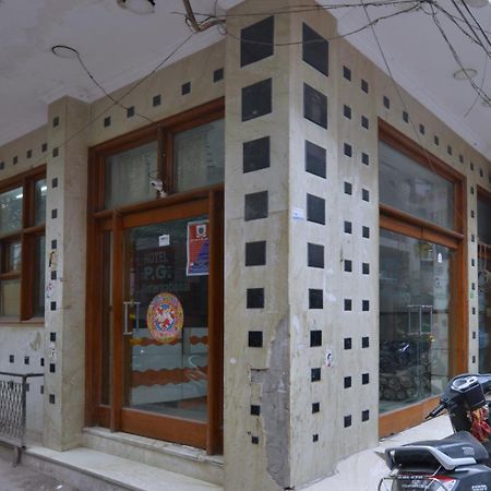 Family Hotel By Pg International New Delhi Exterior photo