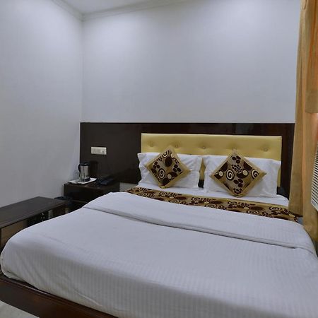 Family Hotel By Pg International New Delhi Exterior photo